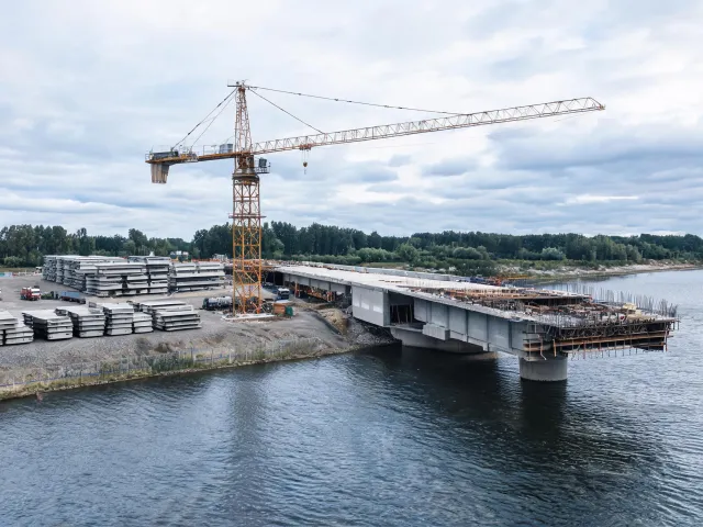 Infrastructure bridge segment tower support